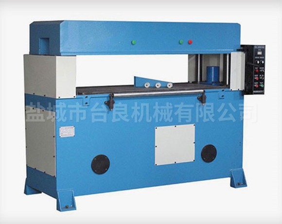 精密四柱裁断机